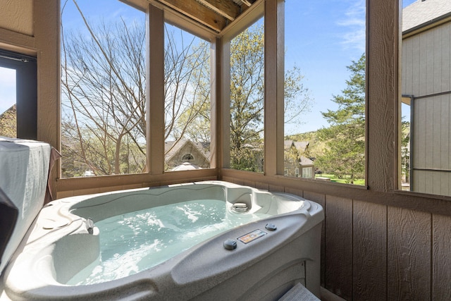 sunroom / solarium with a jacuzzi