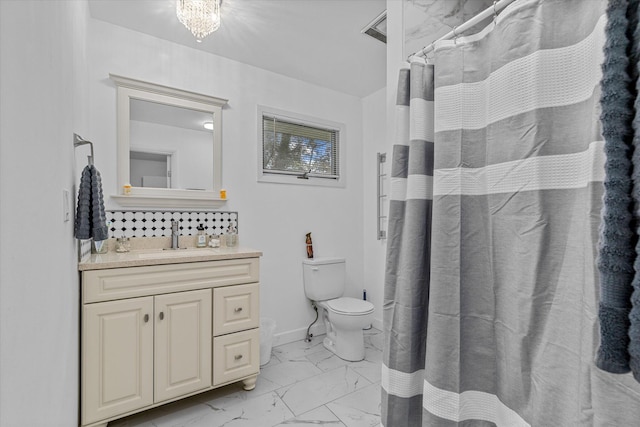 bathroom with curtained shower, vanity, and toilet