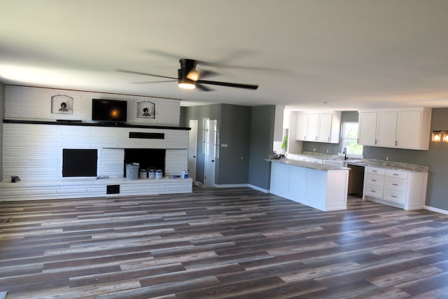 kitchen featuring ceiling fan, white cabinets, sink, dark hardwood / wood-style flooring, and kitchen peninsula