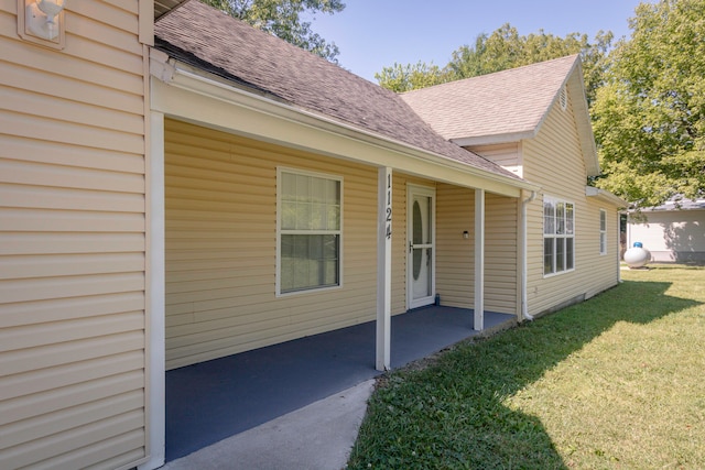 property entrance featuring a patio and a yard