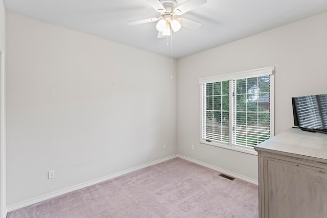 unfurnished room with light carpet and ceiling fan