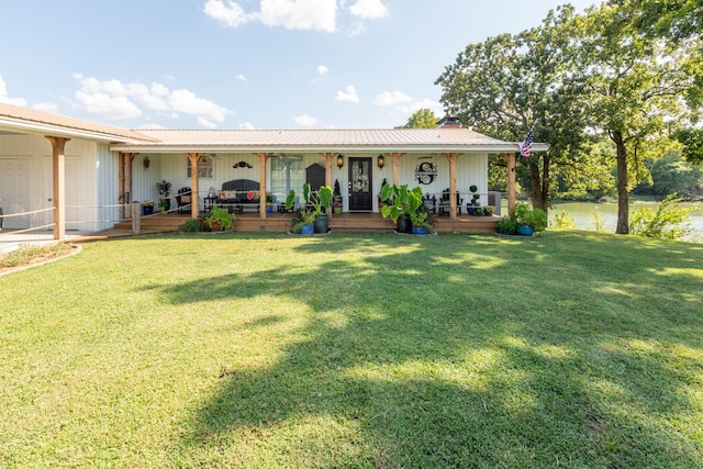 ranch-style house featuring a front lawn and covered porch