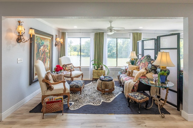 sunroom with ceiling fan