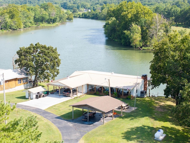 bird's eye view featuring a water view