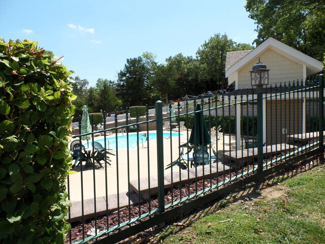 view of swimming pool featuring a patio