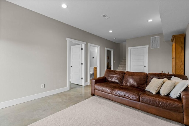 living room featuring recessed lighting, visible vents, baseboards, and finished concrete floors