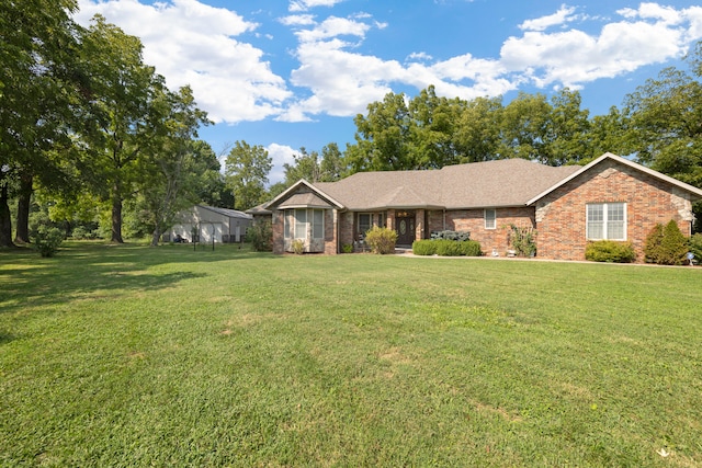 single story home featuring a front lawn