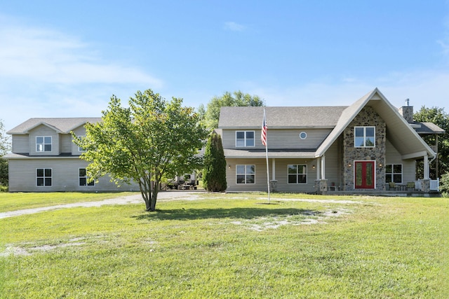 view of front of property featuring a front yard