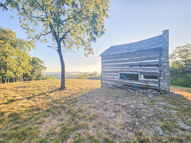 yard at dusk featuring a rural view