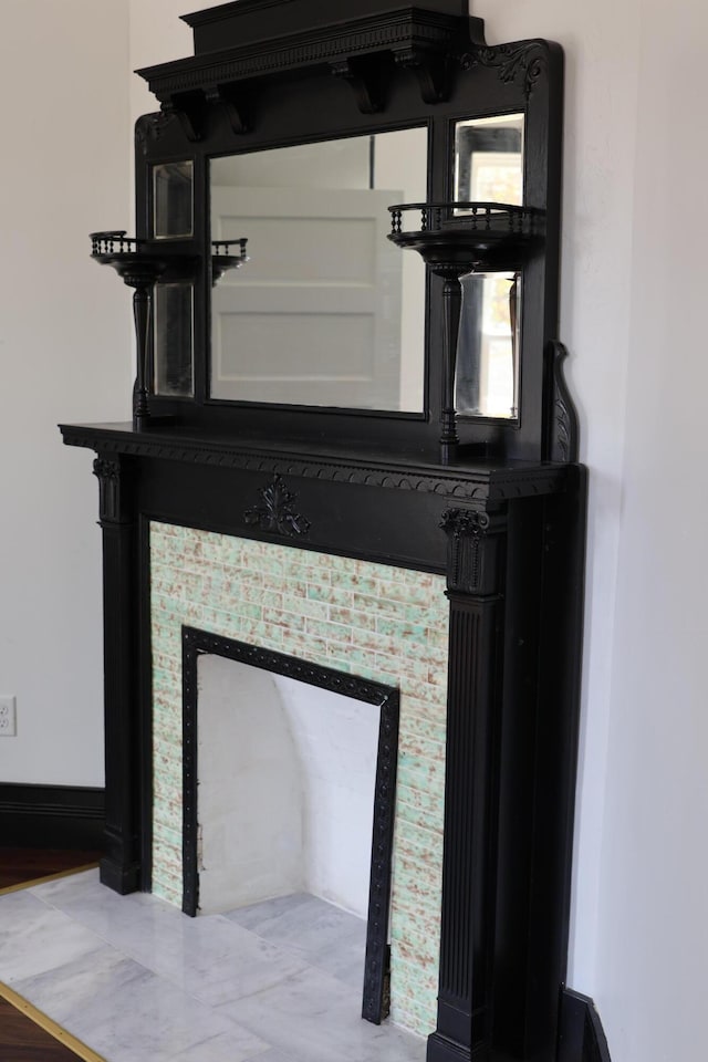327 E Chestnut St, Bolivar, MO 65613 - interior details with baseboards