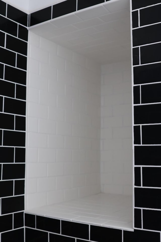 327 E Chestnut St, Bolivar, MO 65613 - interior space