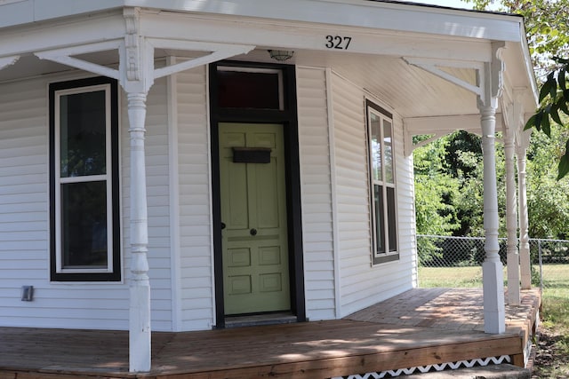 327 E Chestnut St, Bolivar, MO 65613 - property entrance with fence and a porch