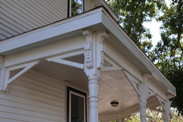 327 E Chestnut St, Bolivar, MO 65613 - view of details