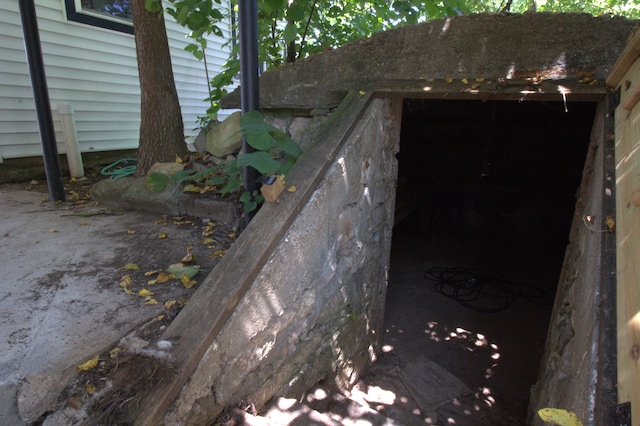 327 E Chestnut St, Bolivar, MO 65613 - view of storm shelter