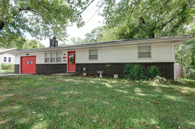 single story home featuring a front yard and a garage