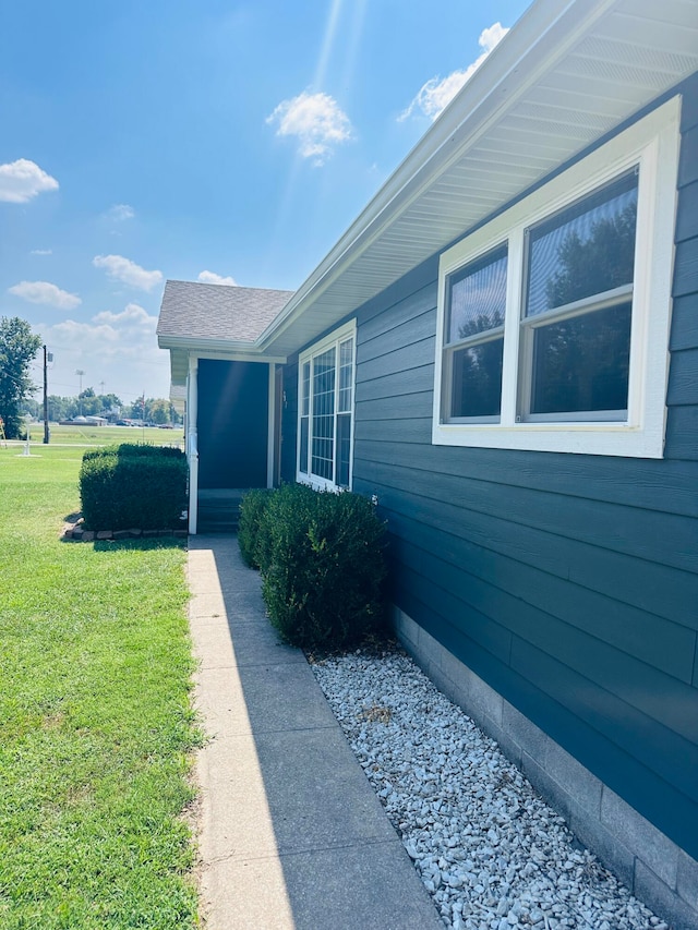 property entrance featuring a yard