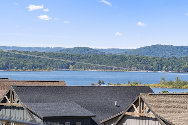 water view featuring a mountain view