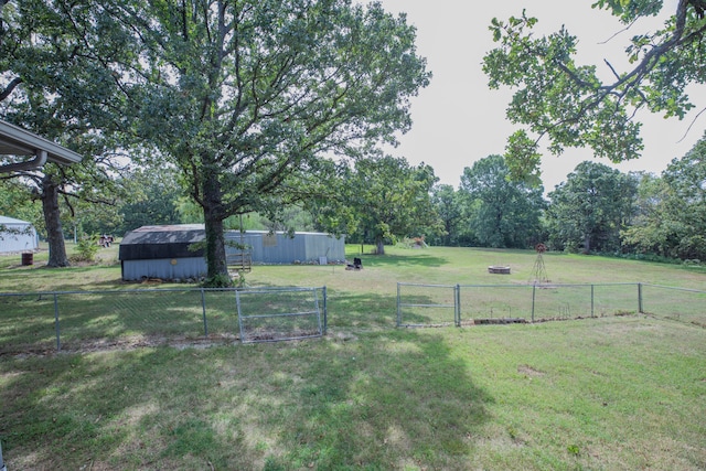 view of yard featuring a rural view and an outdoor structure