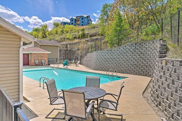 view of swimming pool featuring a patio