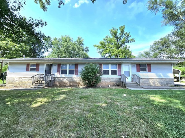 ranch-style home featuring a front lawn