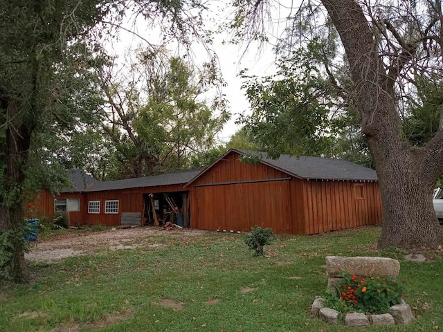 exterior space with a yard