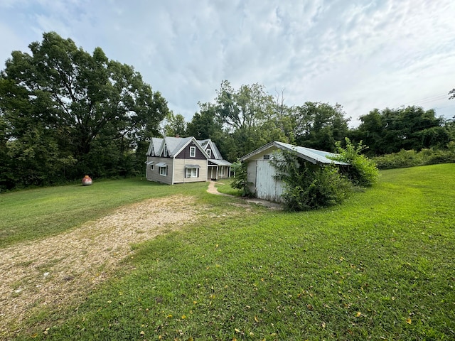 view of yard with a shed