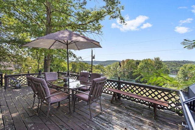 deck featuring outdoor dining space
