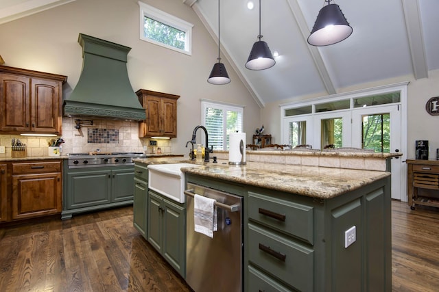 kitchen featuring dark wood-style floors, stainless steel appliances, beamed ceiling, decorative backsplash, and custom exhaust hood