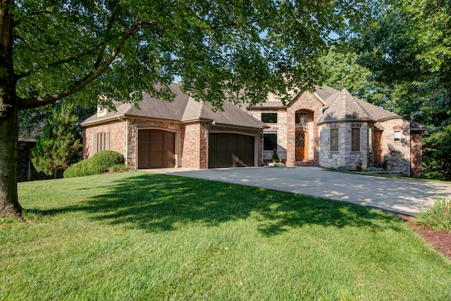 view of front facade with a garage and a front yard