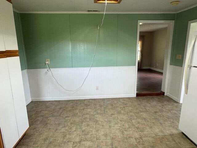 empty room with ornamental molding