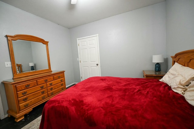 bedroom with a ceiling fan