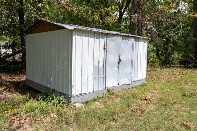 view of outdoor structure