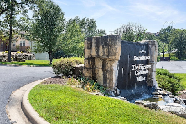 view of community / neighborhood sign