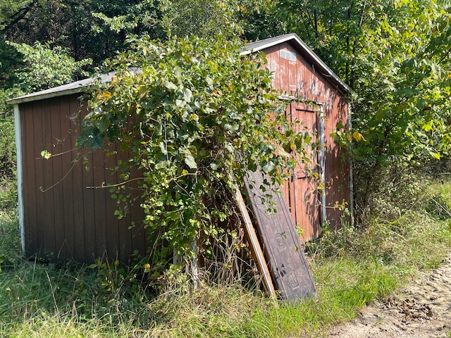 view of outbuilding