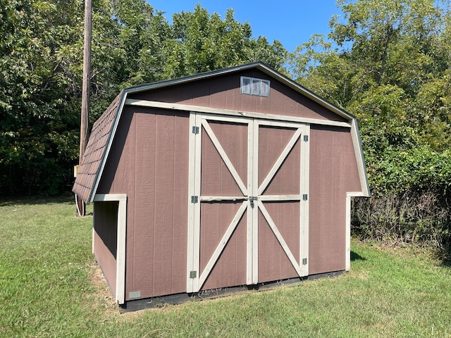 view of outdoor structure featuring a lawn