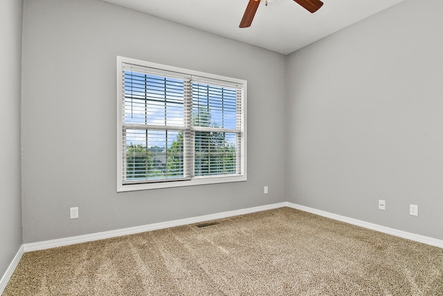 carpeted spare room featuring ceiling fan