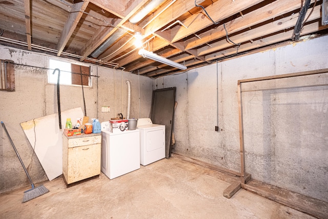 basement featuring washer and clothes dryer