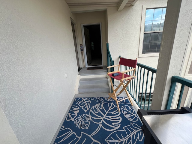 property entrance featuring a balcony