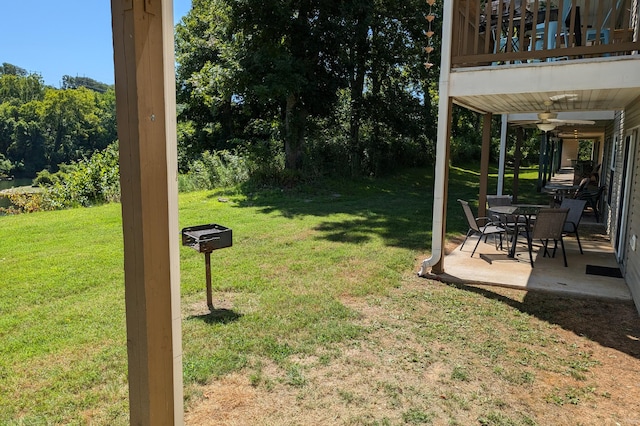 view of yard featuring a patio and ceiling fan