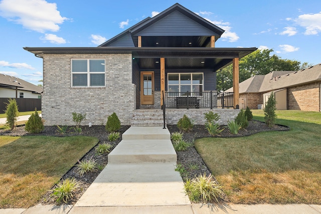 view of front facade with a front lawn and covered porch