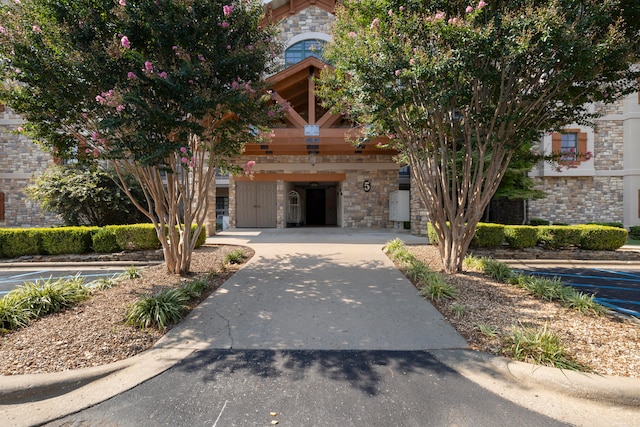 view of front facade