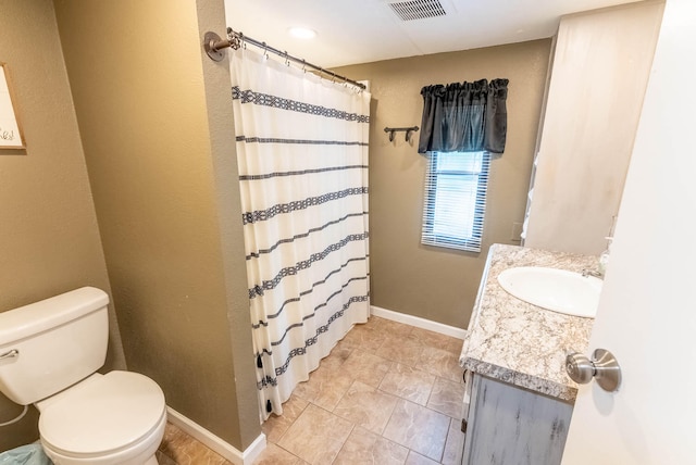 bathroom with a shower with curtain, vanity, and toilet