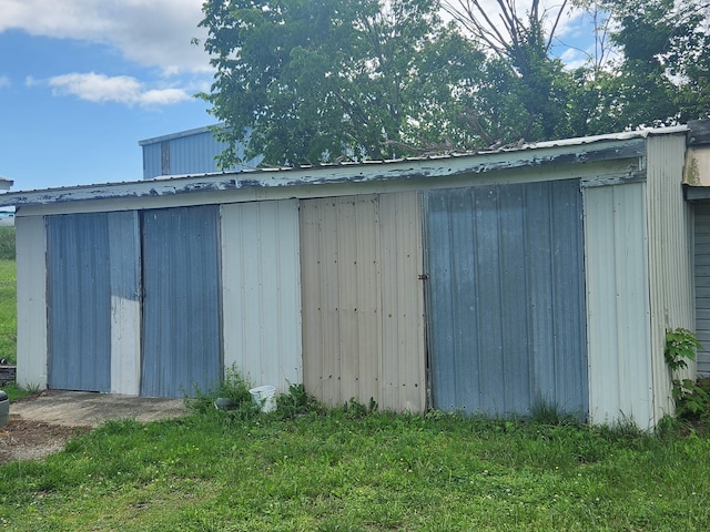 view of outbuilding