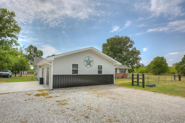 garage with fence and concrete driveway