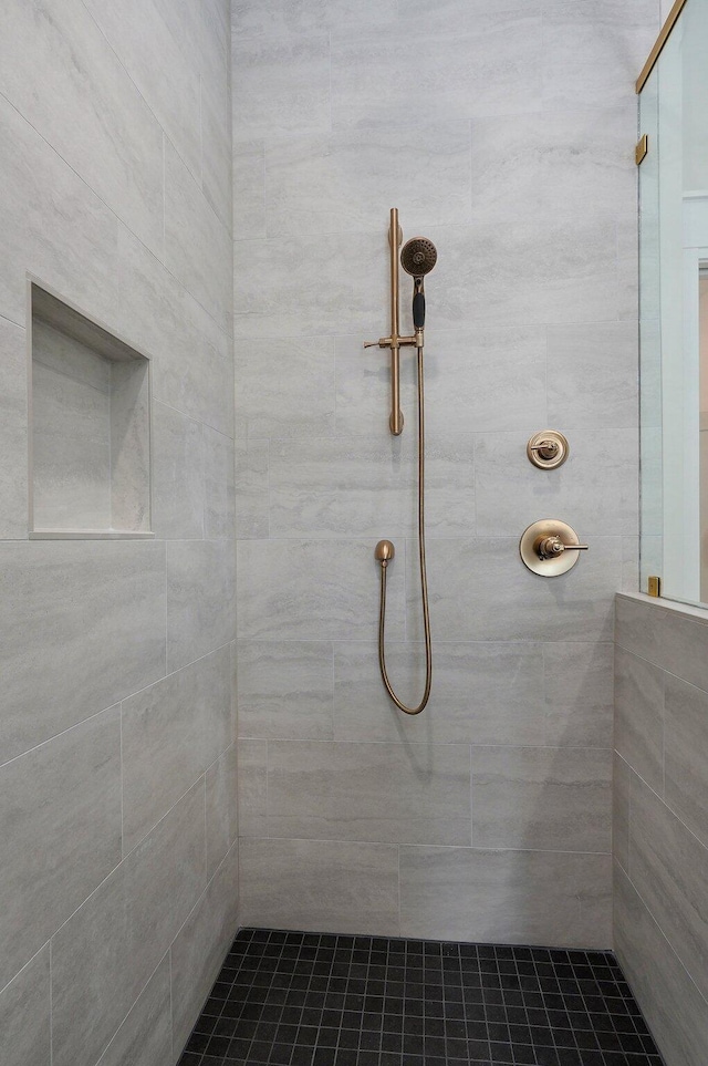 3940 E Ridgeview St, Springfield, MO 65809 - full bathroom with tiled shower