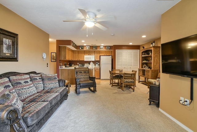 carpeted living room featuring ceiling fan