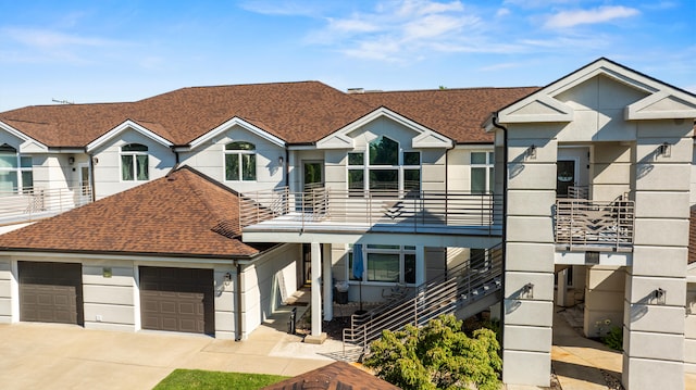 view of front of house featuring a balcony and a garage