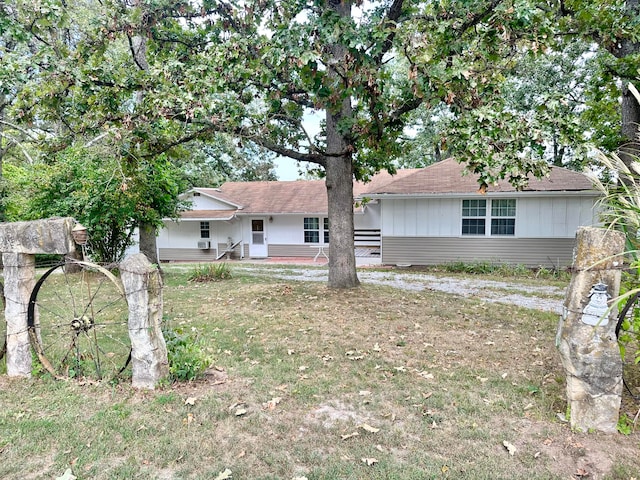 view of front of home with a front yard