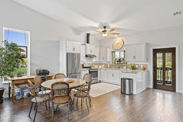 dining room featuring ceiling fan, dark hardwood / wood-style flooring, lofted ceiling, and sink