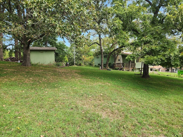 28409 Bali Rd, Warsaw, MO 65355 - view of yard with an outbuilding